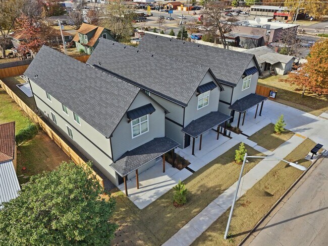 Photo - 3 Bed | 2 Bath Luxury Duplex