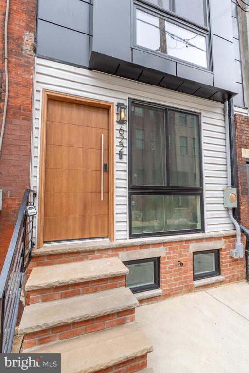 Building Photo - 622 McClellan St Rental