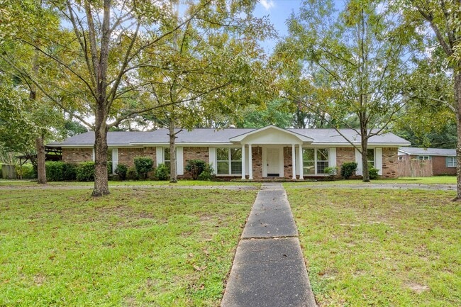 GREAT LOCATION AND MOVE IN READY - GREAT LOCATION AND MOVE IN READY House