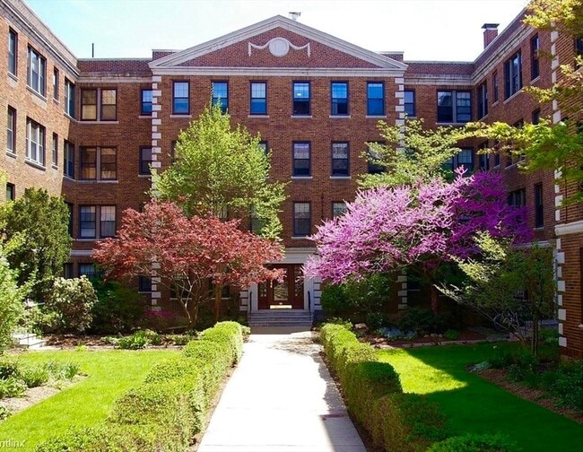 Building Photo - 64 Queensberry St Unit 222