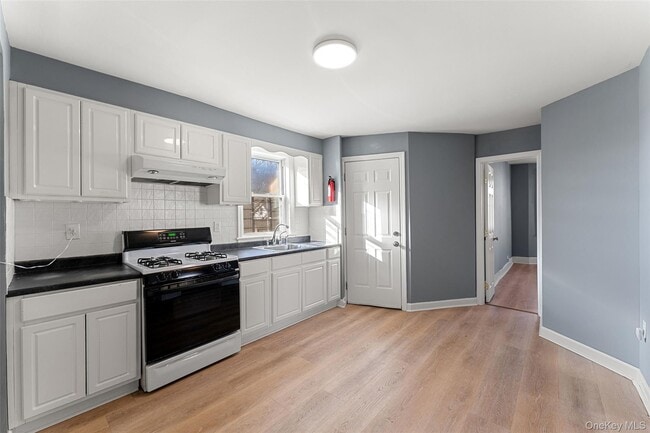 Photo - 234 Edwards Pl Unit 2nd Floor