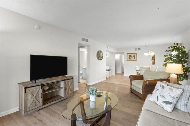 Photo - 7193 W Country Club Dr N Unidad 140