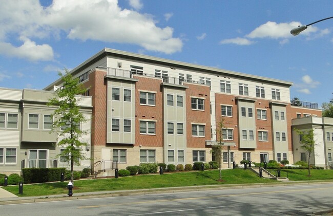 Photo - 321 Hammond Pond Pky Condo Unit 202