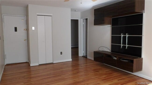 Photo - 502 Barclay Manor Unidad 5B