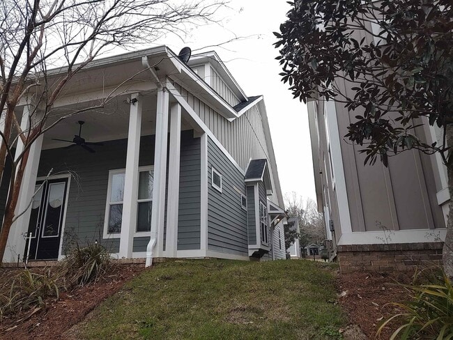 Photo - 3549 Esplanade Way