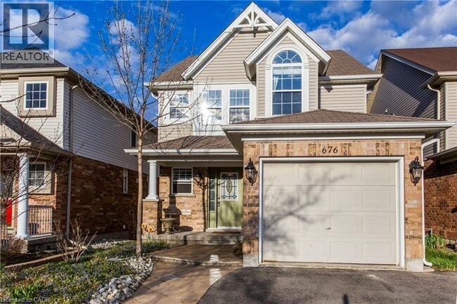 Photo - 676 Bonavista Dr