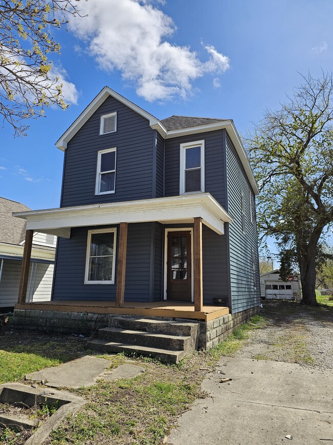 Building Photo - 1415 Maple Ave Rental