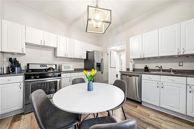 Photo - 1099 Center St NW