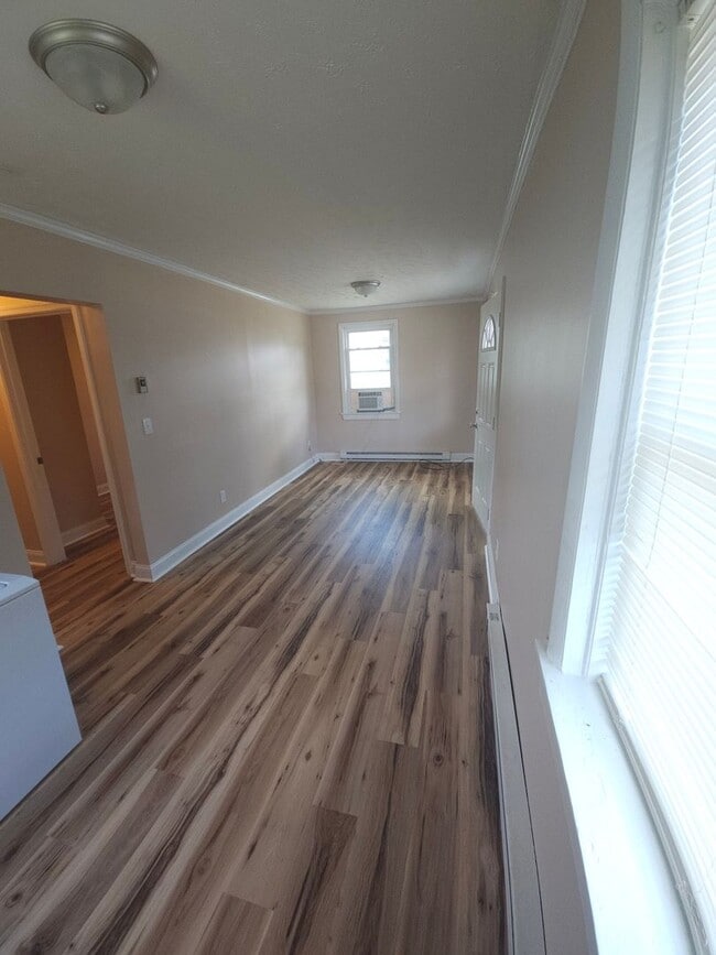 Photo - Newly Remodeled Cottage near downtown, walk to Kardinal Hall, Sticks & Health Food Store!