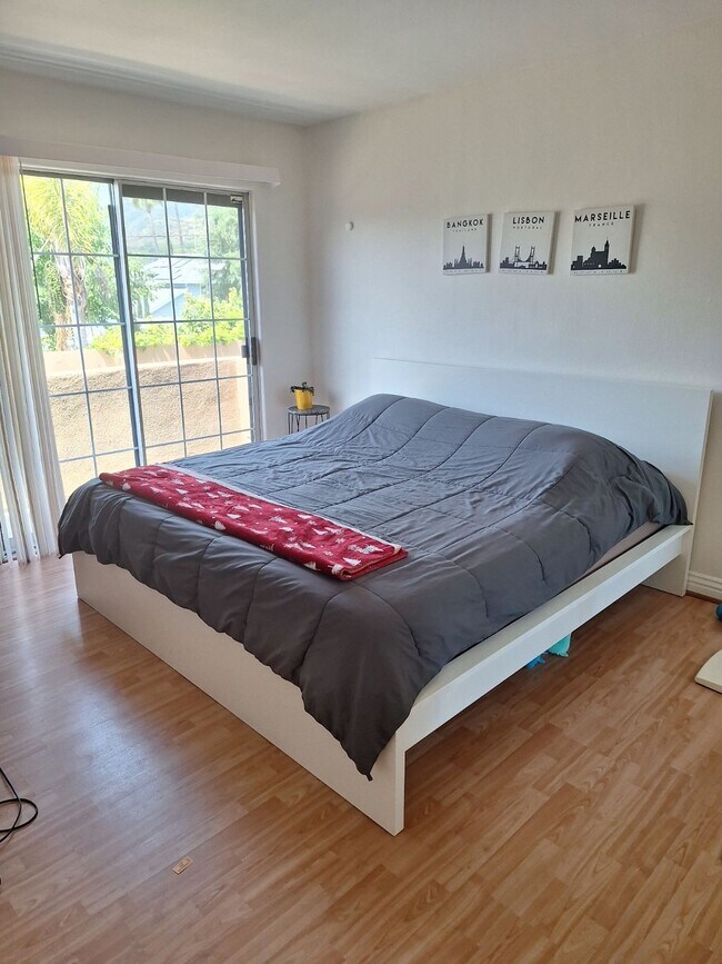 2950 Montrose Ave Unit A