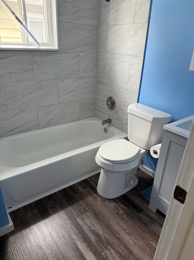 Photo - 100 Ladner Ave Unit Ladner #2