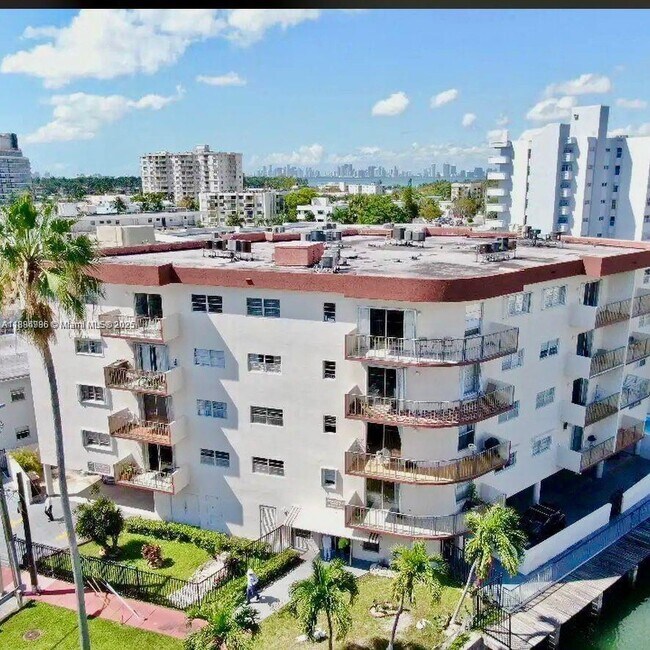Building Photo - 7150 Indian Creek Dr Unit 405