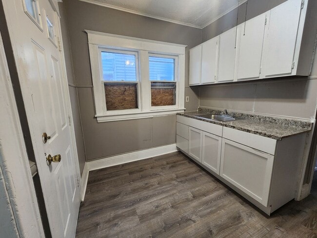 Photo - 4 Bedroom Single Family Home!