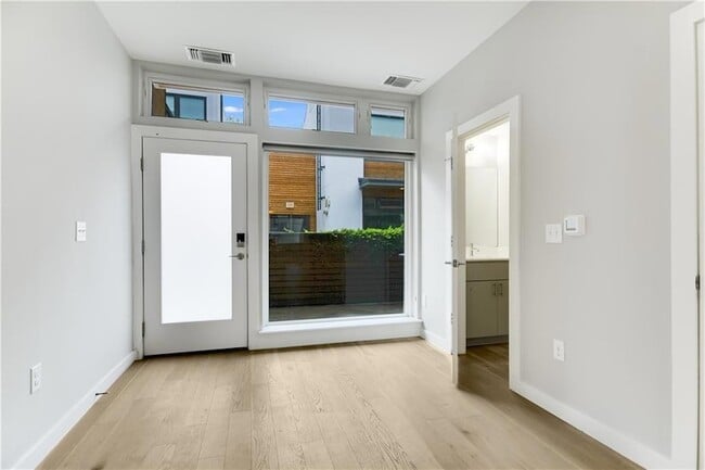 Photo - 2002 E 7th St Unit 212