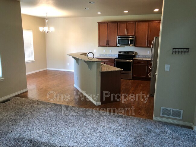 Photo - 242 Saratoga Dr