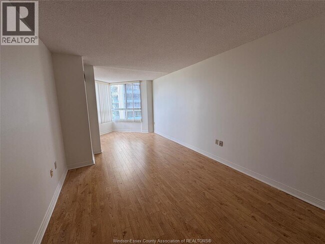 Photo - 75 Riverside Dr E Unit 406
