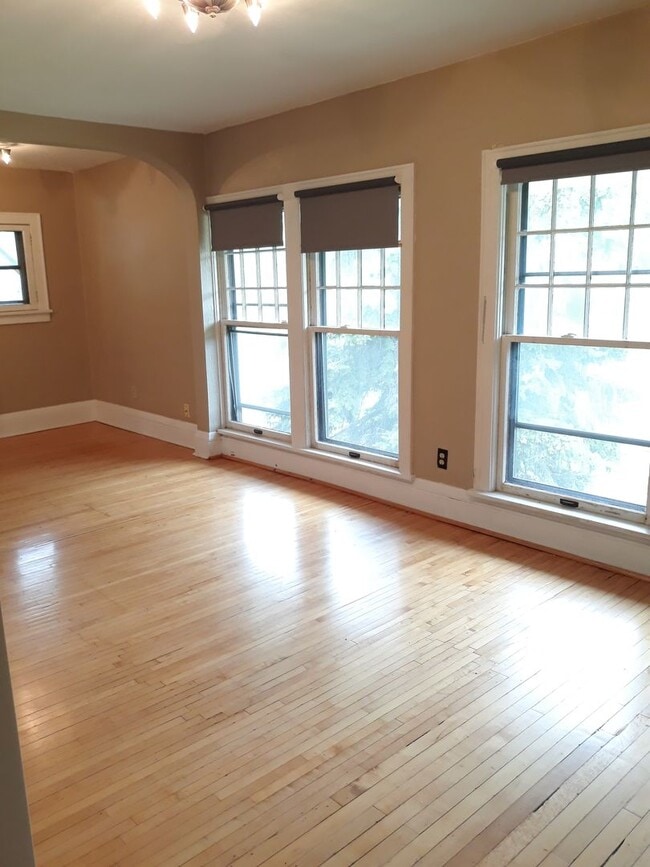 Building Photo - 116 Lexington Pkwy N Unit Apt 3