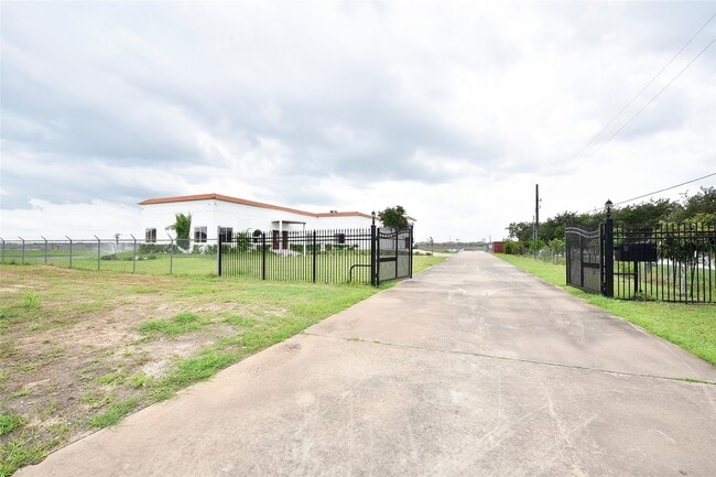 Photo - 6602 Rohan Rd