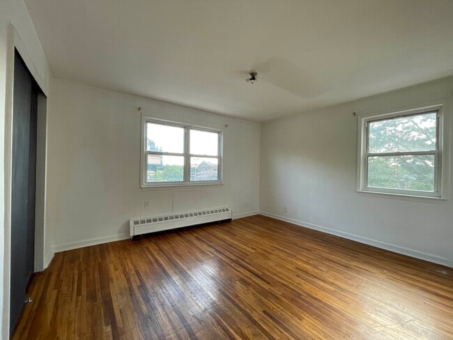 Building Photo - 5103 43rd Ave Unit 3FL