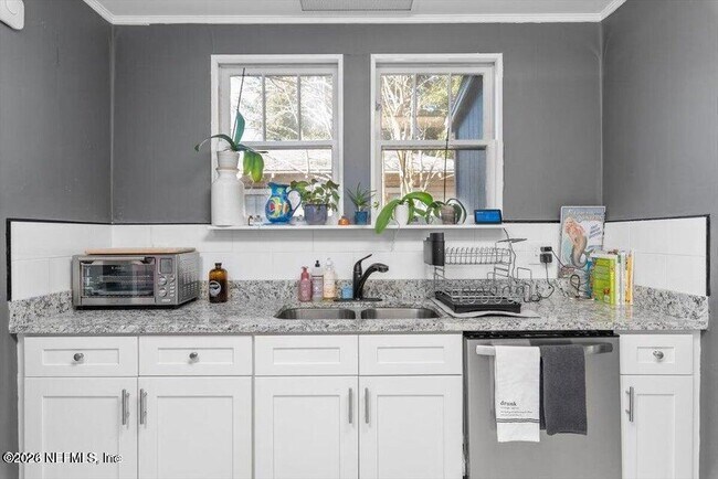 Photo - 2883 Forbes St