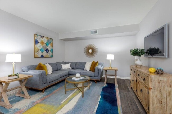 Photo - Manatee Bay Apartments