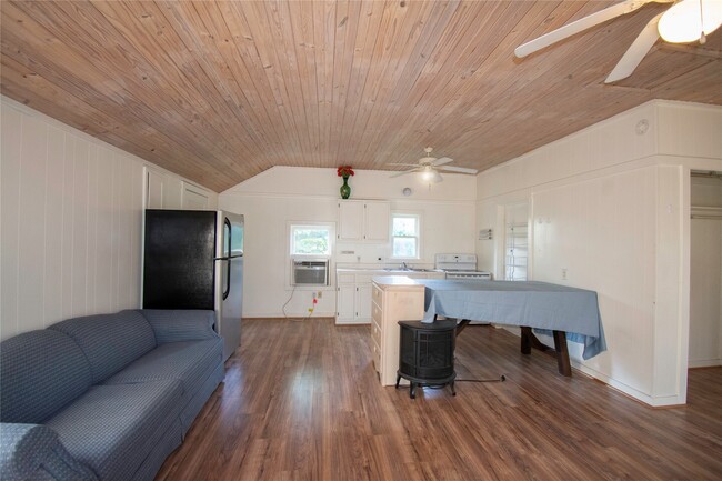 Photo - 306 W Bryan St