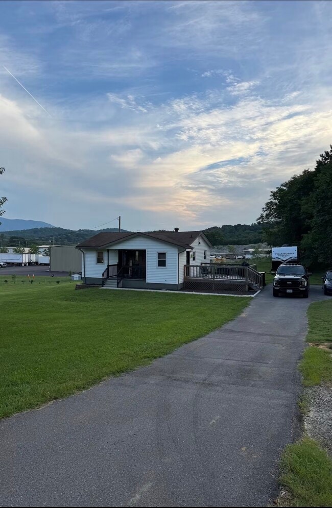 Photo - 4066 Crossmill Ln