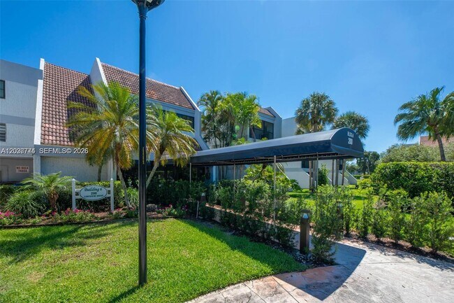 Building Photo - 200 Lakeview Dr Unit 101