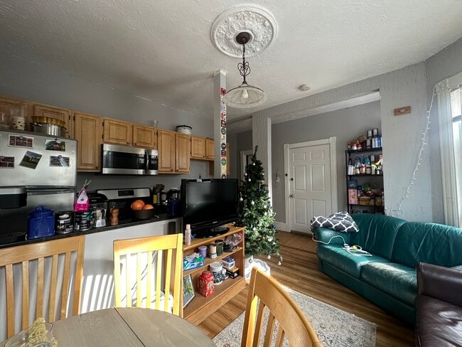 Photo - 93 Hillside St