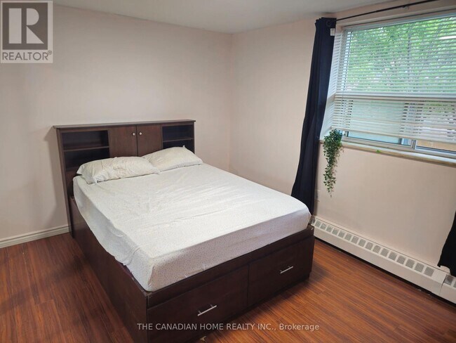 Photo - 3555 Derry Rd E Unit 212