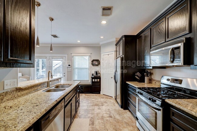 Photo - 1025 W 15th 1/2 St
