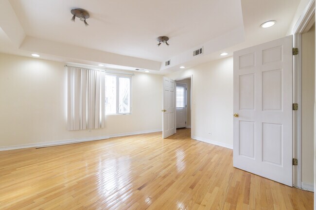 Photo - 4754 N Lincoln Ave Condo Unit 2