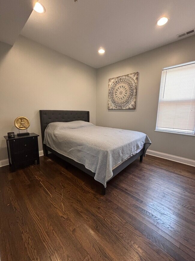 Photo - 1635 N Meade Ave