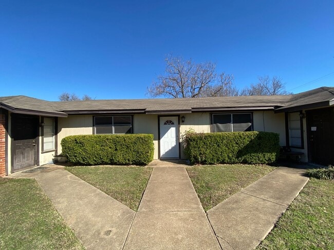 Sanger Avenue TriPlexes - Sanger Avenue TriPlexes House