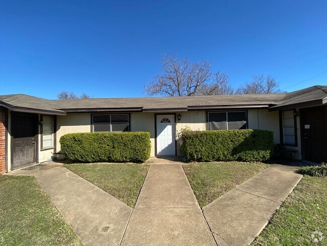 Building Photo - Sanger Avenue TriPlexes *LEASING SPECIAL A... Rental