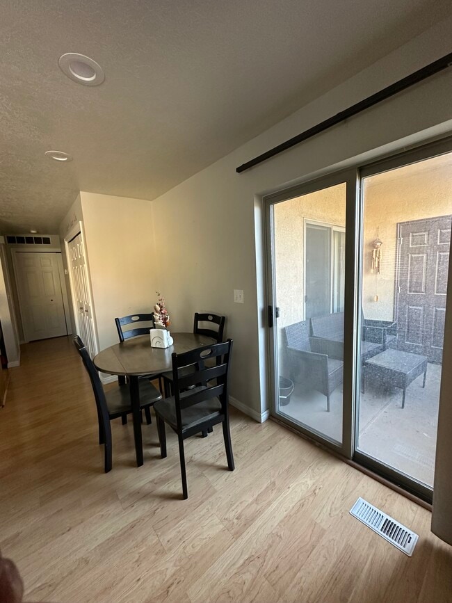 Photo - 687 W Jefferson Cv Unit 687