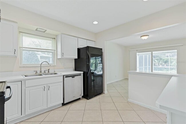 Photo - 9 Crompton Pl