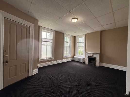 Photo - 437 W Walnut St