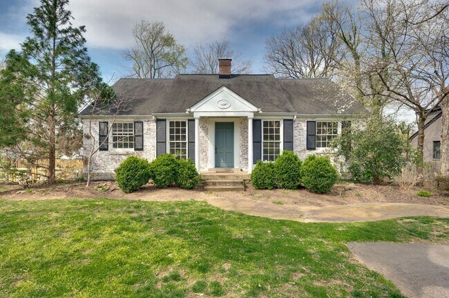 Building Photo - Beautiful 4BD/3.5BA home in the heart of Green Hills.