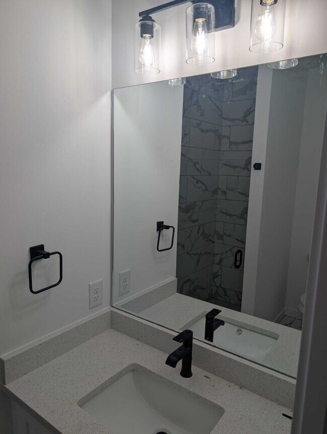 Photo - 9253 Agate St