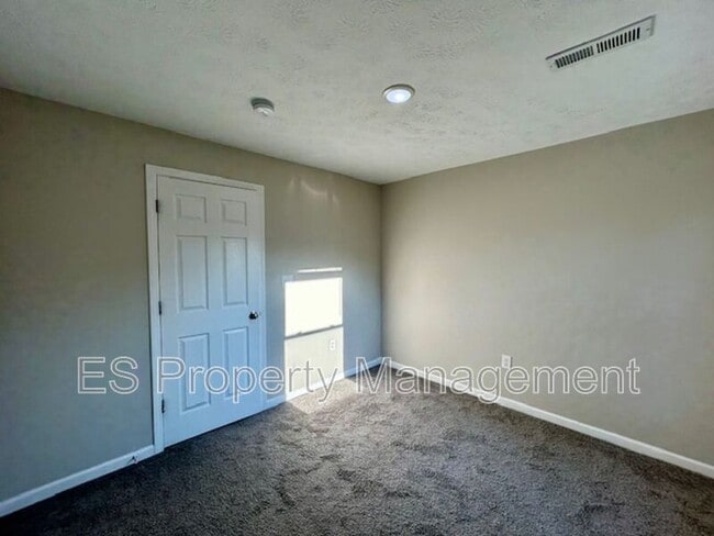 Photo - 1418 W 27th St