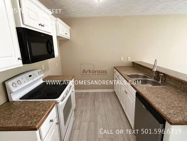 Photo - 205 N 2nd St