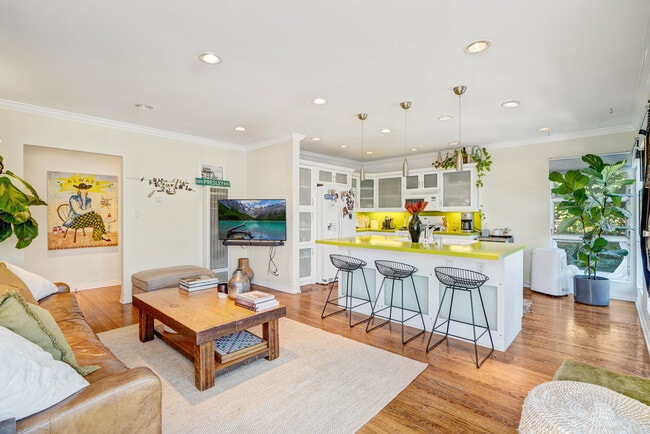 Photo - 750 Vernon Ave