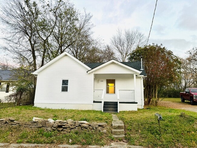Building Photo - 208 Hill St