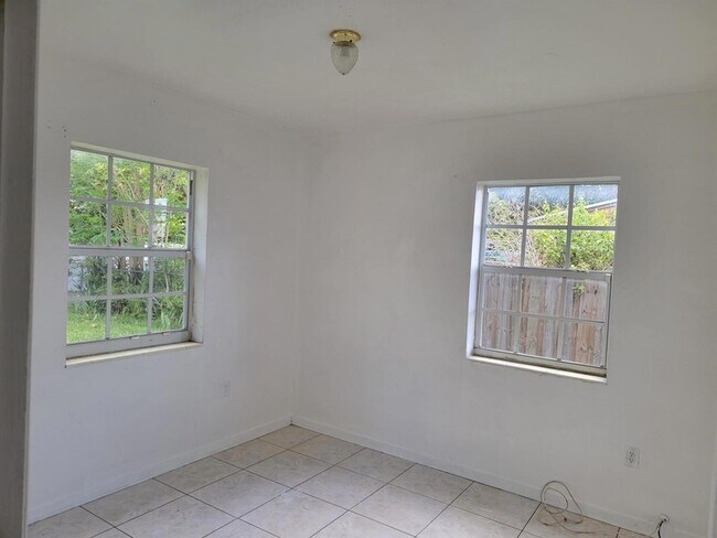 Photo - 275 NW 187th St