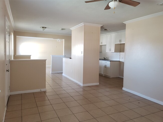 Photo - 733 W Live Oak St