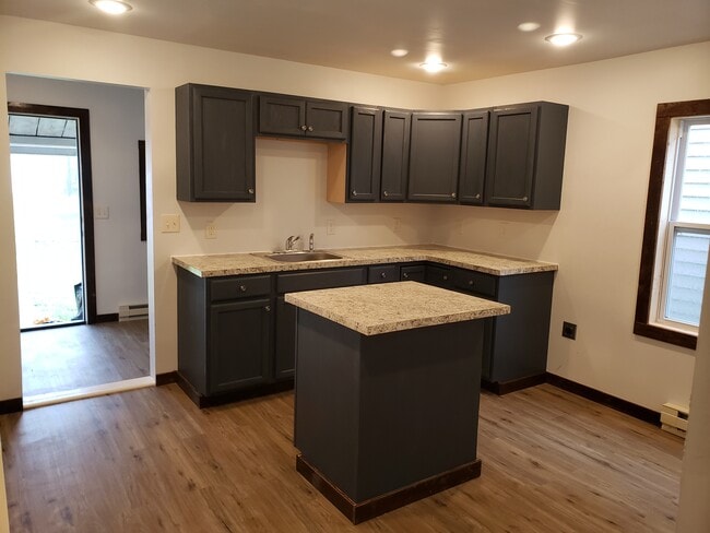 Building Photo - 436 Main St Rental