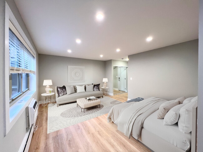 Photo - 530 W Aldine Ave