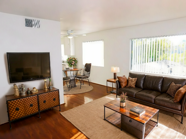 Photo - 13518 Burbank Blvd Apartamento Unidad 5