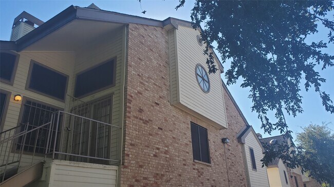 Photo - 2425 Holly Hall St